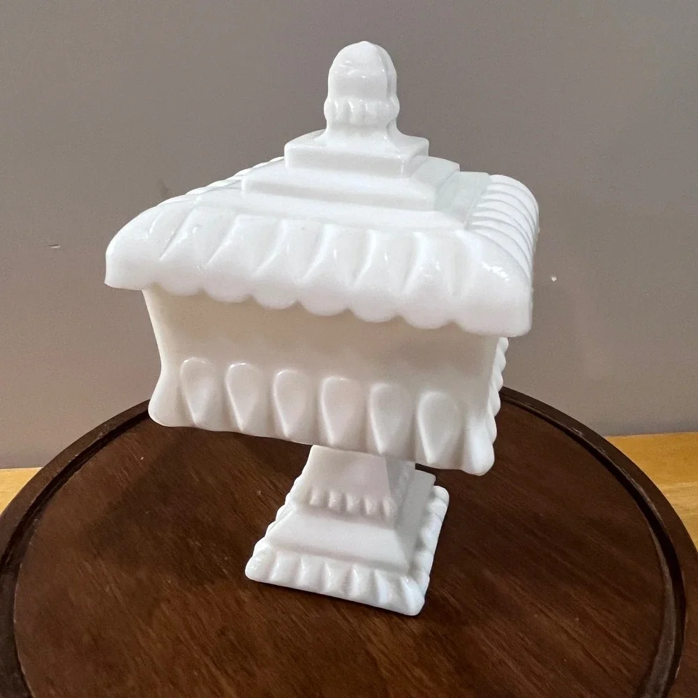 Vtg Westmoreland White Milk Glass Wedding Cake Box Dish Lidded Teardrop 7.5